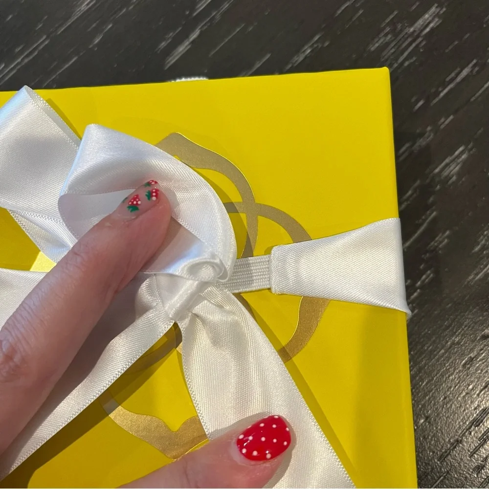 Kendra Scott Gift Box & Bow